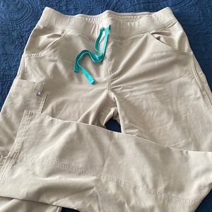 Women’s Figs Kade cargo scrub pants, M